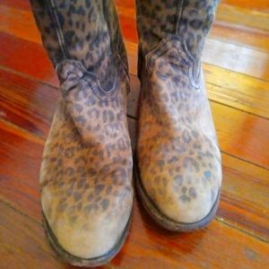 Size 8 women's cheetah print corral boots